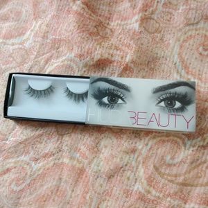 Huda beauty classic #7 samantha eyelashes